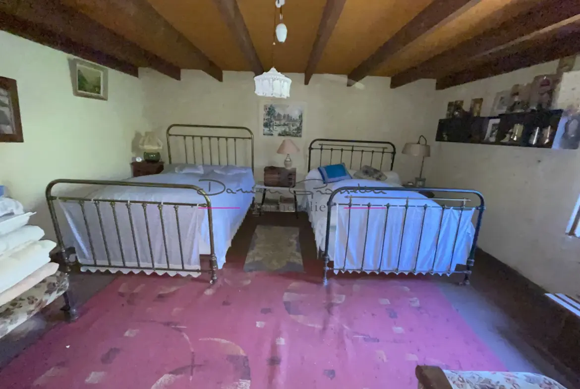 Maison de campagne à rénover à Cours-la-Ville 