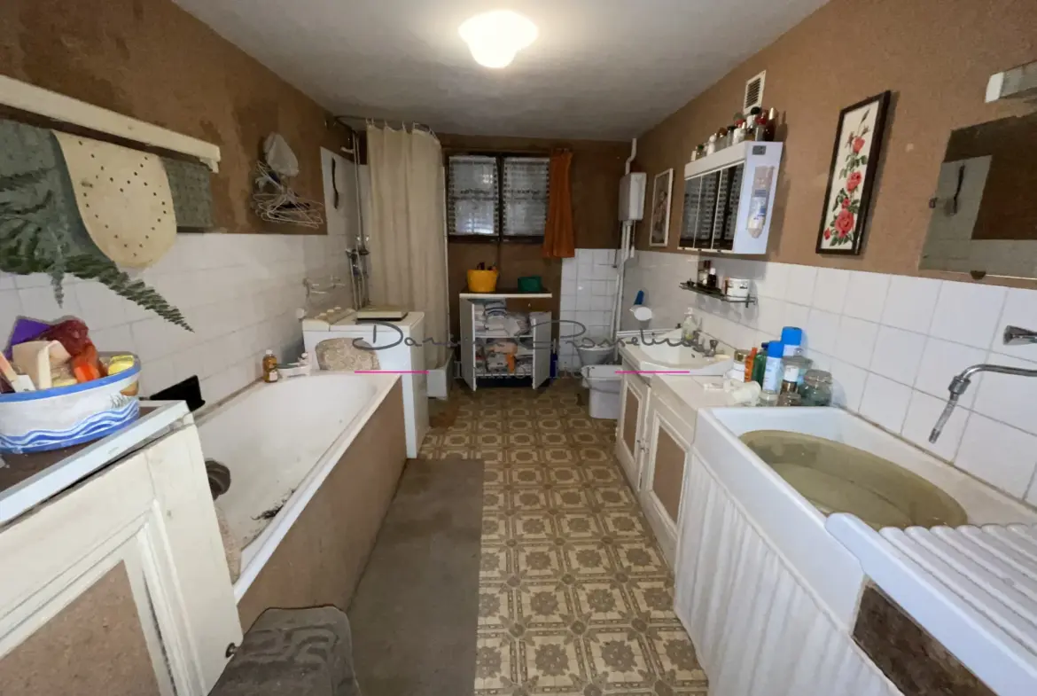 Maison de campagne à rénover à Cours-la-Ville 