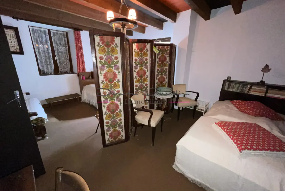 Maison de campagne à rénover à Cours-la-Ville 