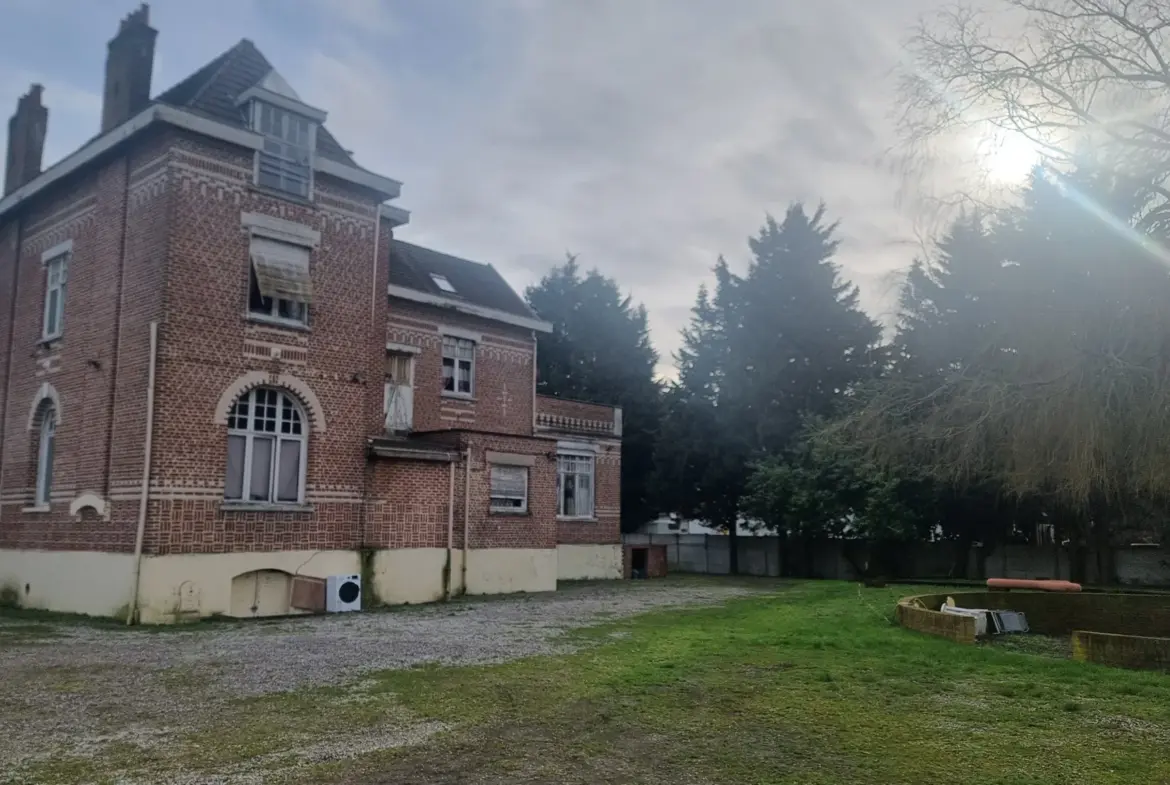 À vendre : Château d'exception à Loos, près de Lille pour 2 550 000 € 