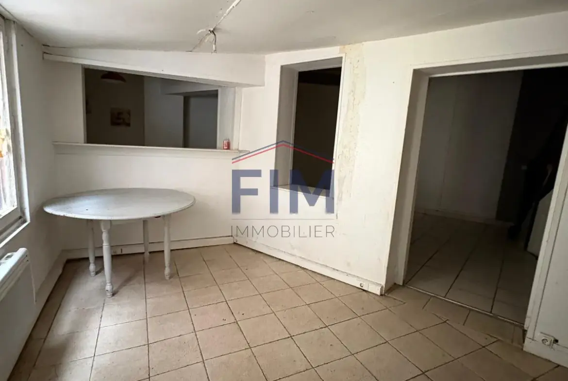 Maison de ville F3 avec cour privée à Dieppe - À rénover 