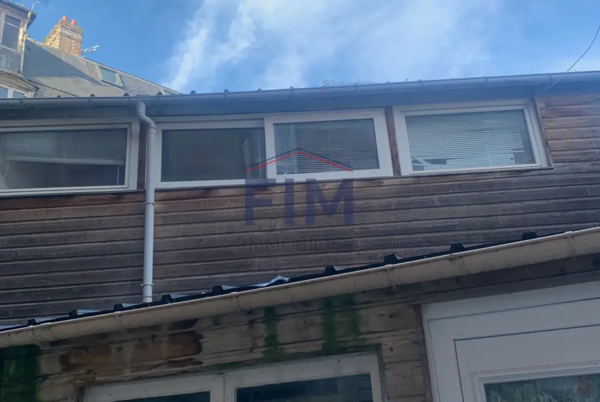 Maison de ville F3 avec cour privée à Dieppe - À rénover 