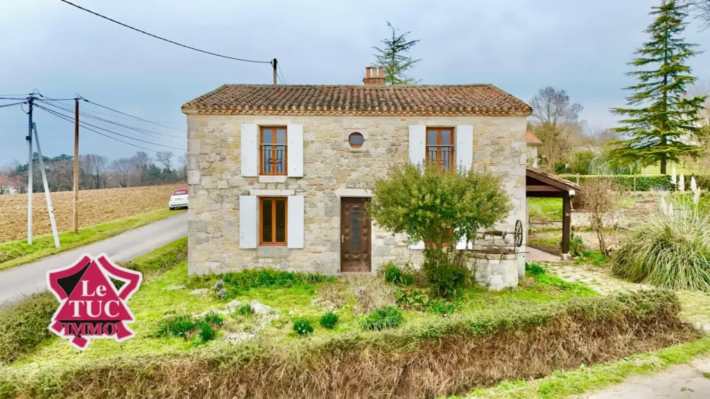 Maison en pierre avec garage et jardin de 580 m² à Cours