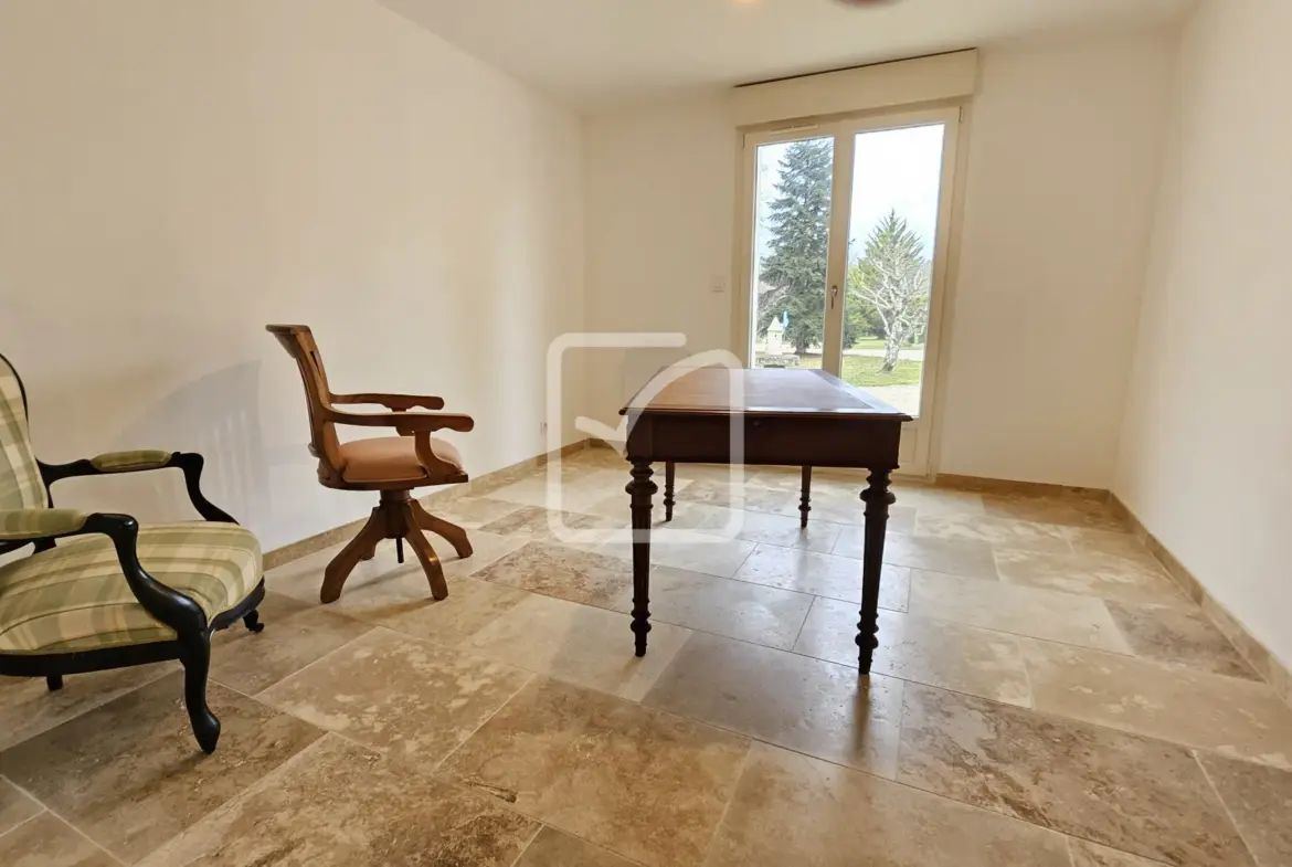 Maison tranquille à Savignac les Eglises avec grand terrain 
