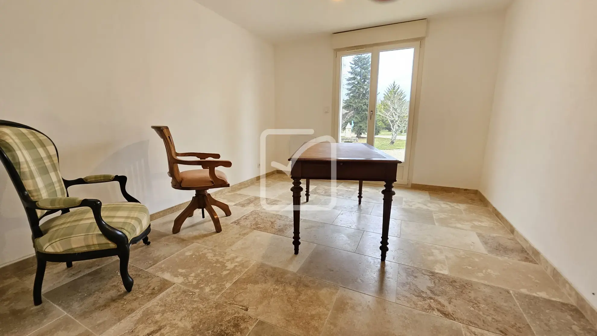 Maison tranquille à Savignac les Eglises avec grand terrain 