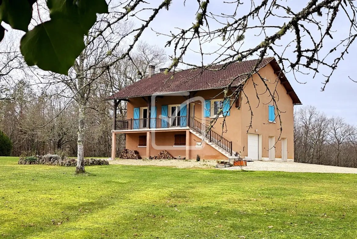 Maison tranquille à Savignac les Eglises avec grand terrain 