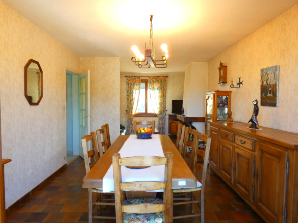 Belle maison à Arpajon sur Cère avec 6 chambres et jardin 