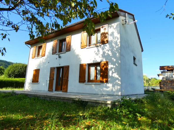 Belle maison à Arpajon sur Cère avec 6 chambres et jardin 
