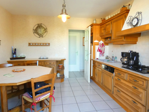 Belle maison à Arpajon sur Cère avec 6 chambres et jardin 