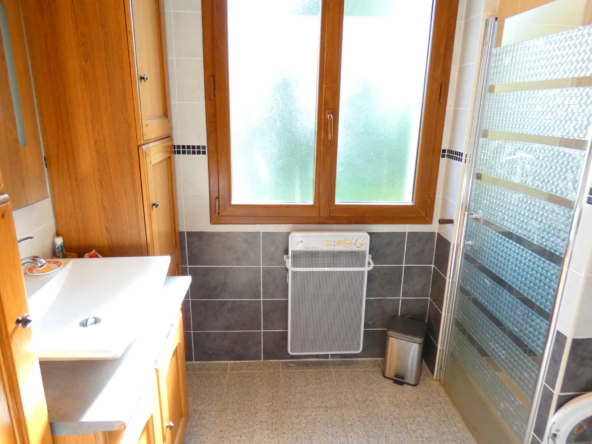 Belle maison à Arpajon sur Cère avec 6 chambres et jardin 