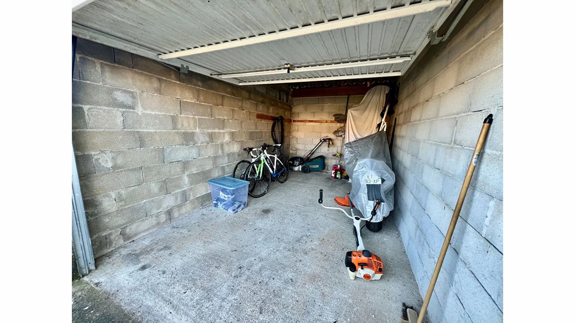 Villa traditionnelle à vendre à Tourves avec 2 garages 