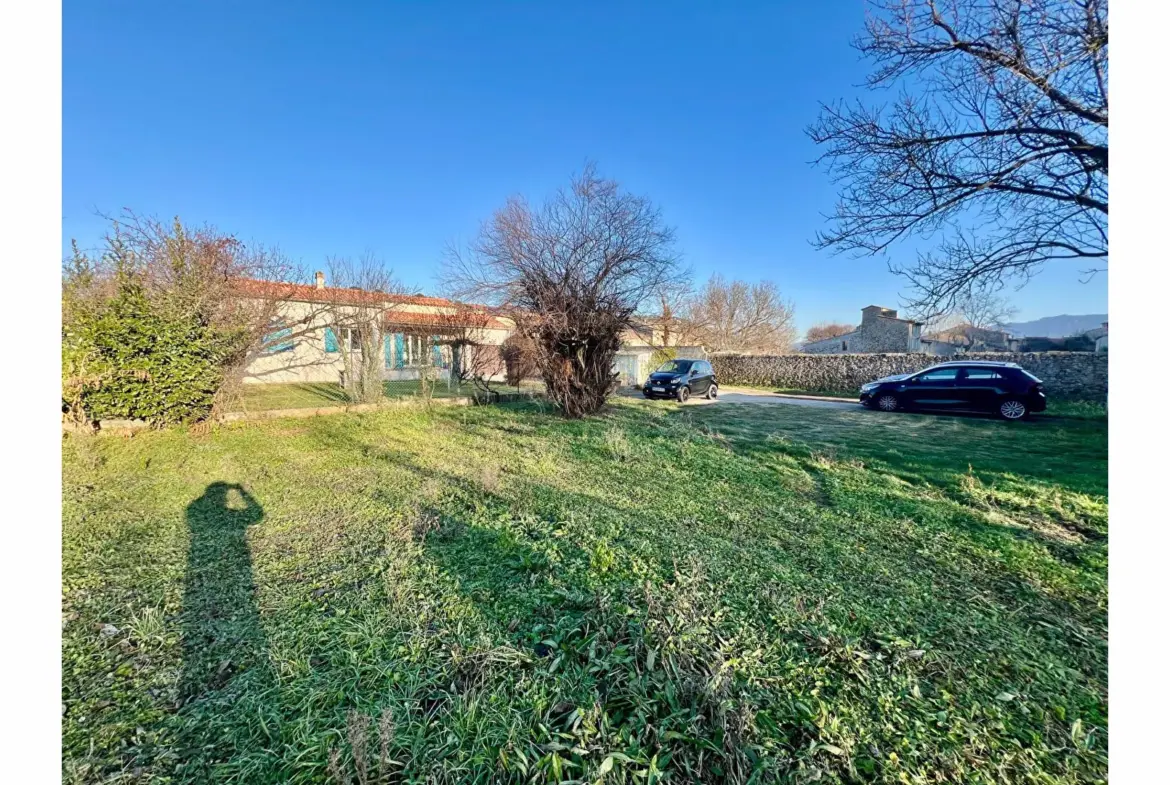 Villa traditionnelle à vendre à Tourves avec 2 garages 