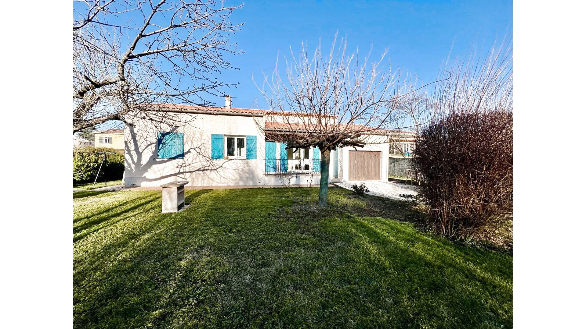 Villa traditionnelle à vendre à Tourves avec 2 garages 