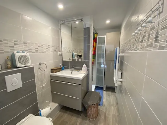 Bel appartement T2 bis lumineux avec terrasse à Nîmes 