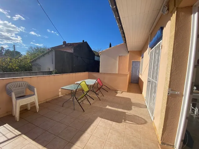 Bel appartement T2 bis lumineux avec terrasse à Nîmes 