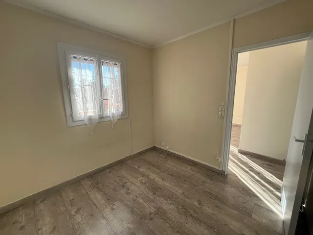 Bel appartement T2 bis lumineux avec terrasse à Nîmes 