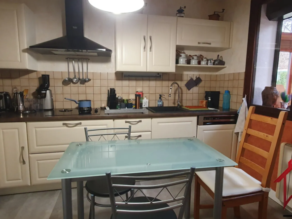 Maison individuelle avec 4 chambres et piscine à Novillars 