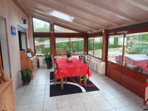 Maison individuelle avec 4 chambres et piscine à Novillars 
