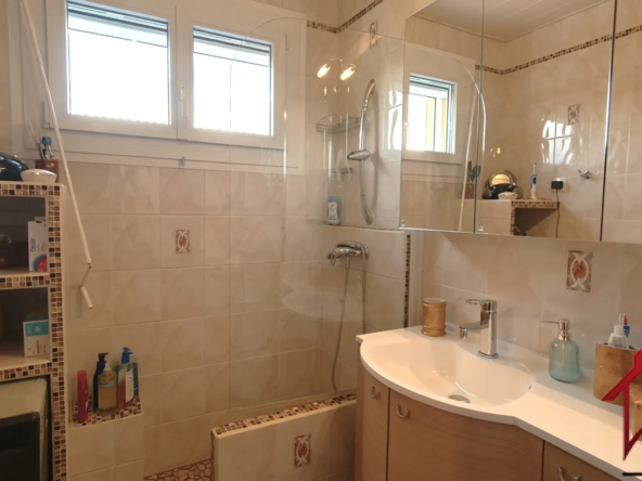 Maison individuelle avec 4 chambres et piscine à Novillars 