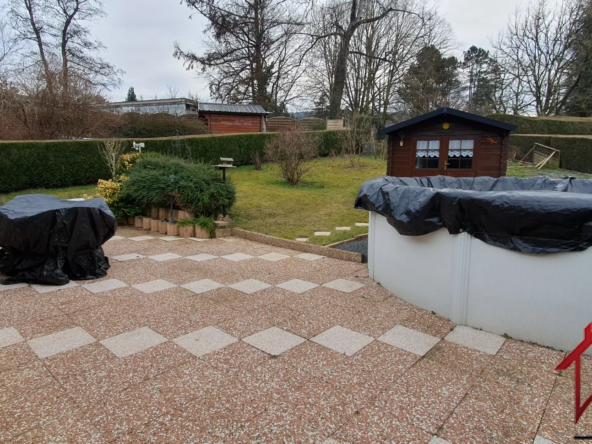 Maison individuelle avec 4 chambres et piscine à Novillars 