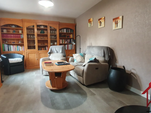Maison individuelle avec 4 chambres et piscine à Novillars 