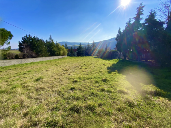 Terrain constructible de 1346 m2 à Saint-Marcel-lès-Annonay avec vue dégagée 