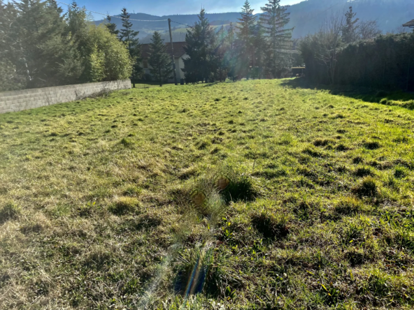 Terrain constructible de 1346 m2 à Saint-Marcel-lès-Annonay avec vue dégagée 