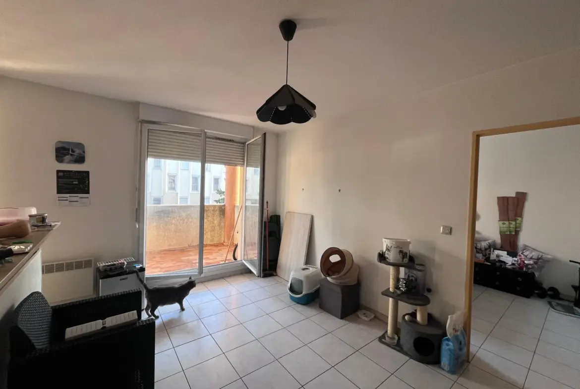 Appartement T2 à vendre à Marignane avec terrasse et parking 