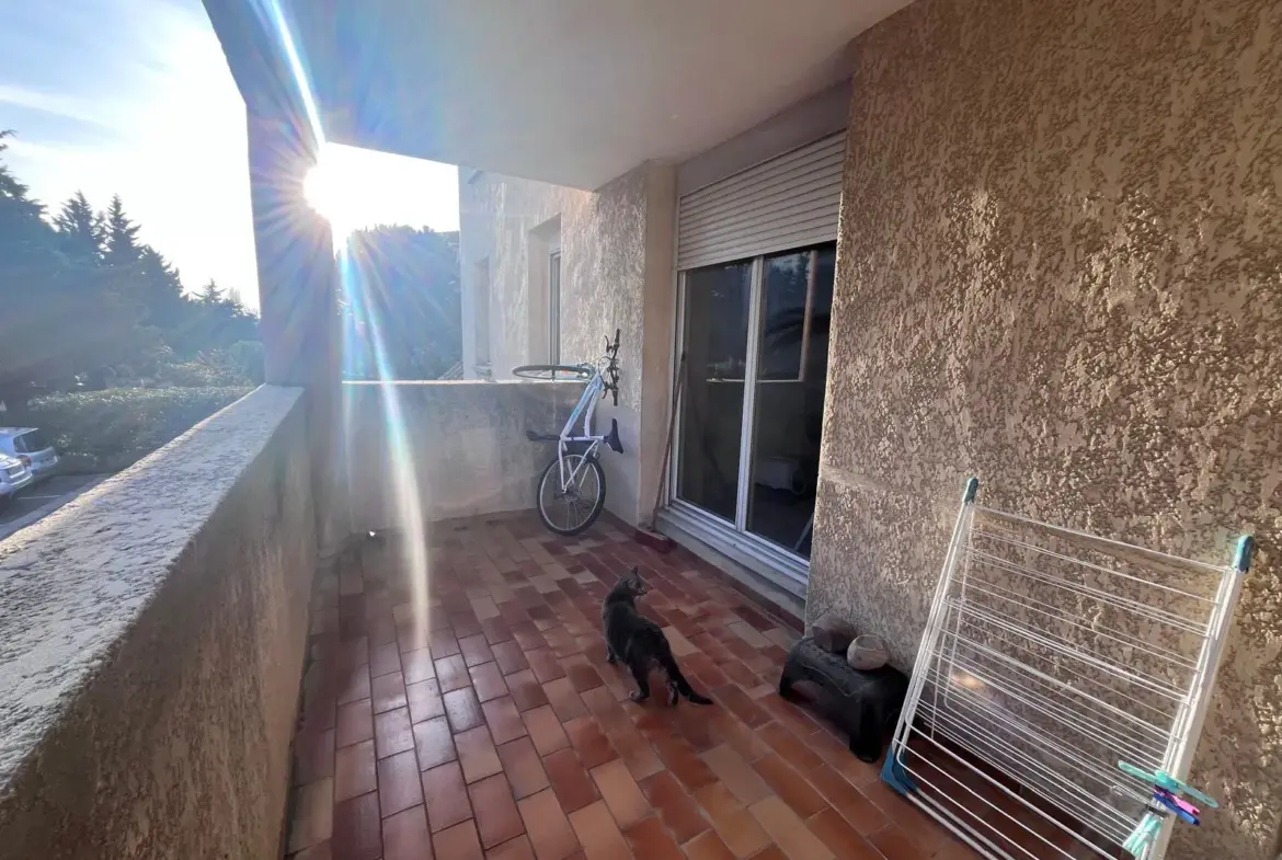 Appartement T2 à vendre à Marignane avec terrasse et parking 