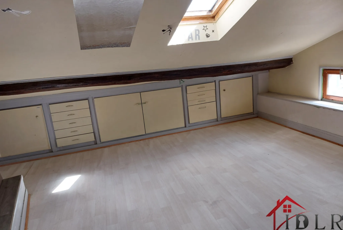 À vendre : Immeuble avec 2 appartements à Montreuil sur Blaise 