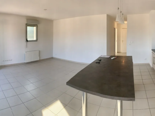 Appartement à vendre à Orange avec terrasse et garage 