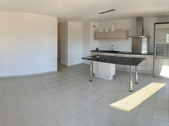 Appartement à vendre à Orange avec terrasse et garage 
