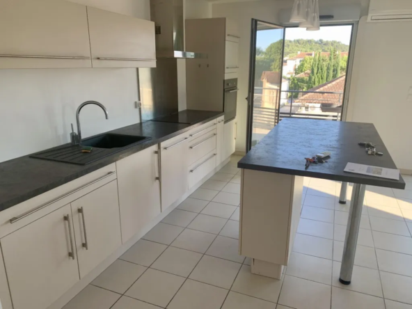 Appartement à vendre à Orange avec terrasse et garage 