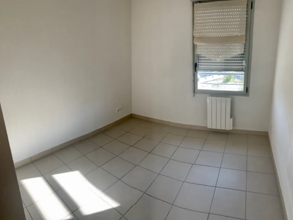 Appartement à vendre à Orange avec terrasse et garage 