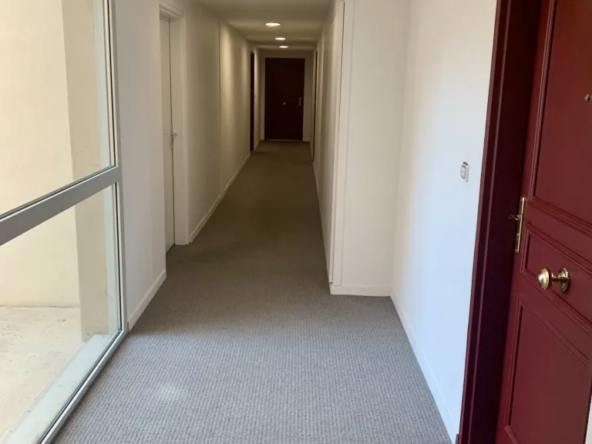 Appartement à vendre à Orange avec terrasse et garage 
