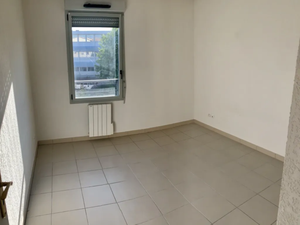 Appartement à vendre à Orange avec terrasse et garage 