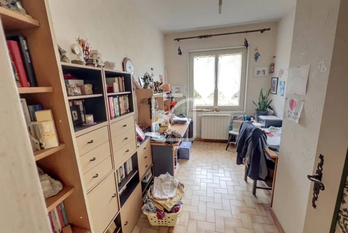 Maison de 140 m² avec grand garage à Saint Martial de Nabirat 