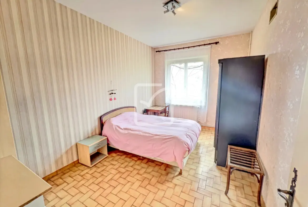 Maison de 140 m² avec grand garage à Saint Martial de Nabirat 