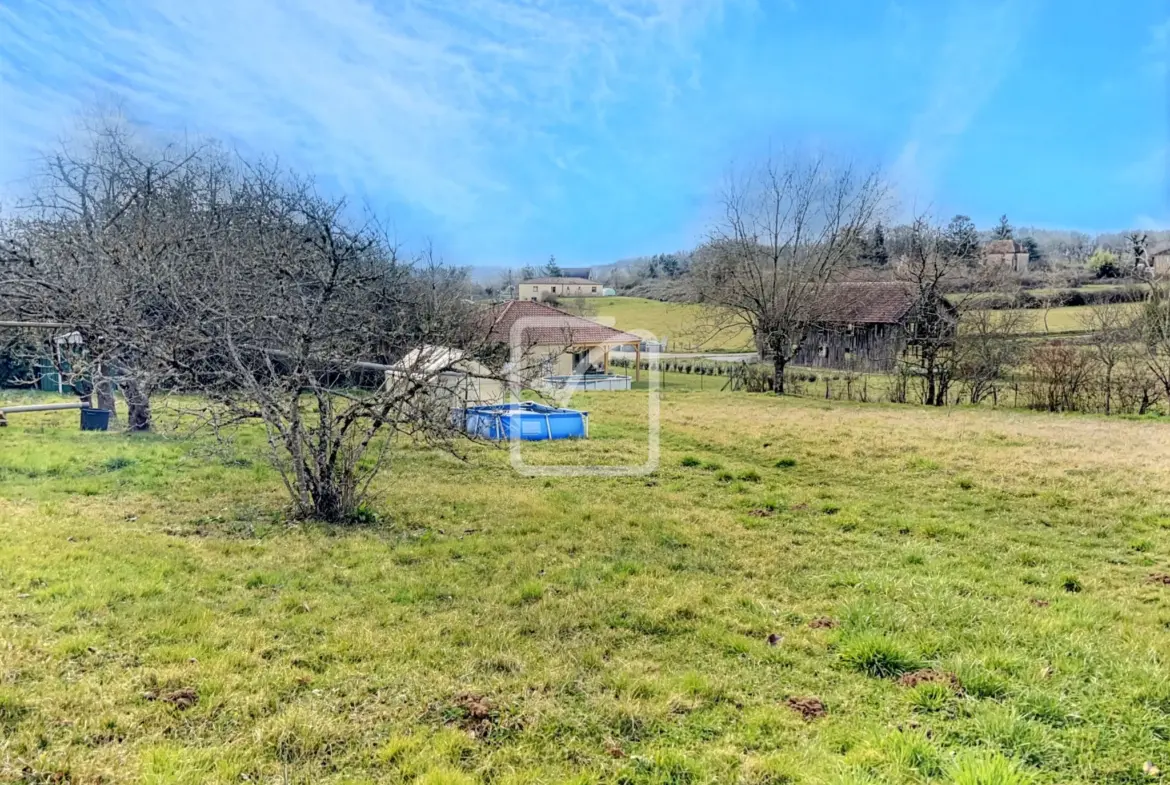 Maison de 140 m² avec grand garage à Saint Martial de Nabirat 
