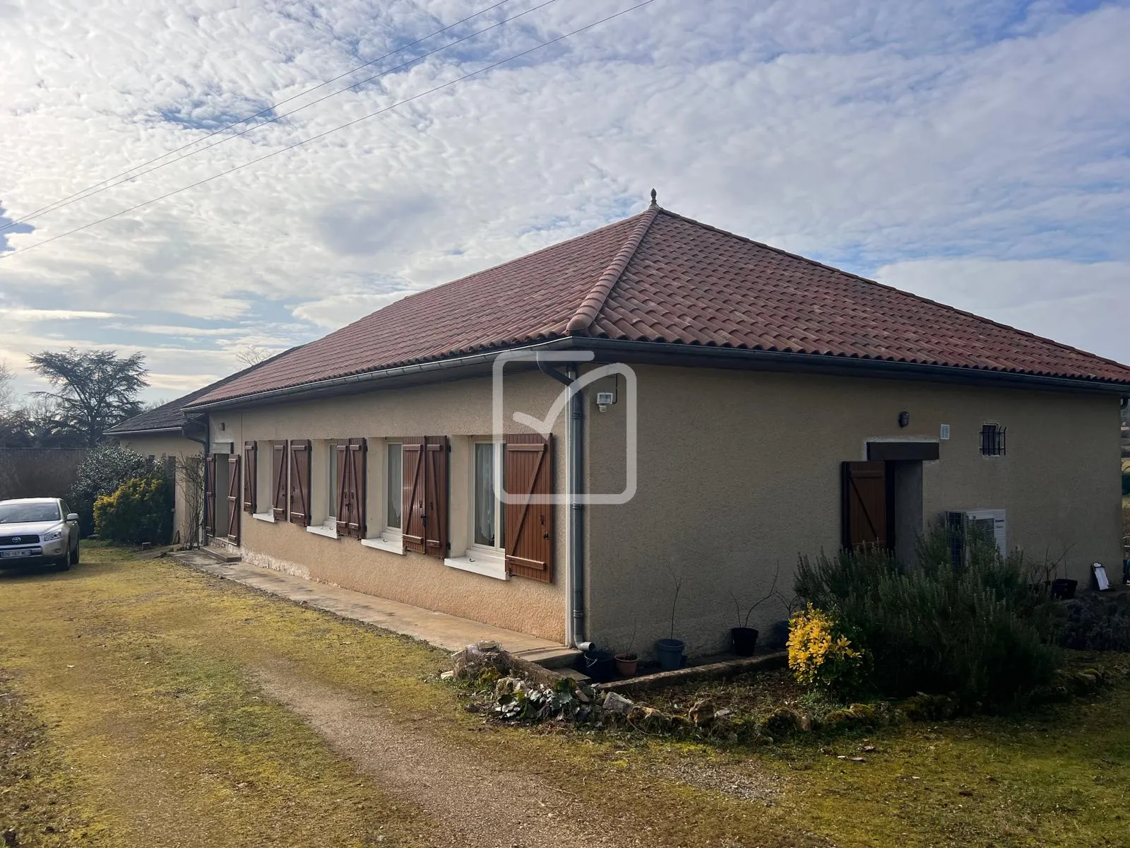 Maison de 140 m² avec grand garage à Saint Martial de Nabirat 