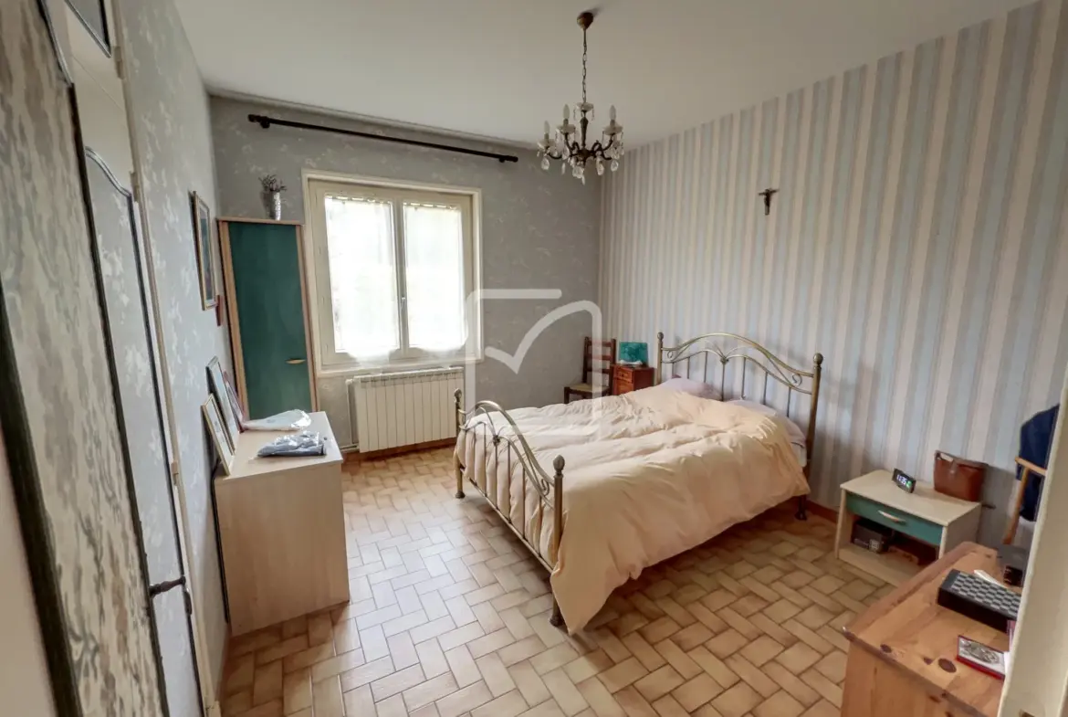 Maison de 140 m² avec grand garage à Saint Martial de Nabirat 