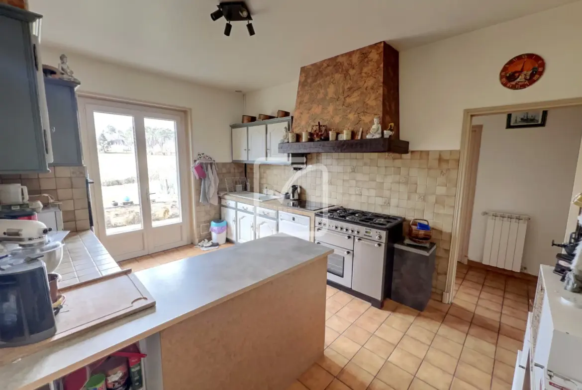 Maison de 140 m² avec grand garage à Saint Martial de Nabirat 