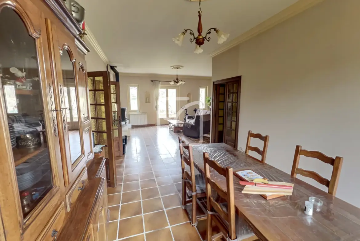 Maison de 140 m² avec grand garage à Saint Martial de Nabirat 
