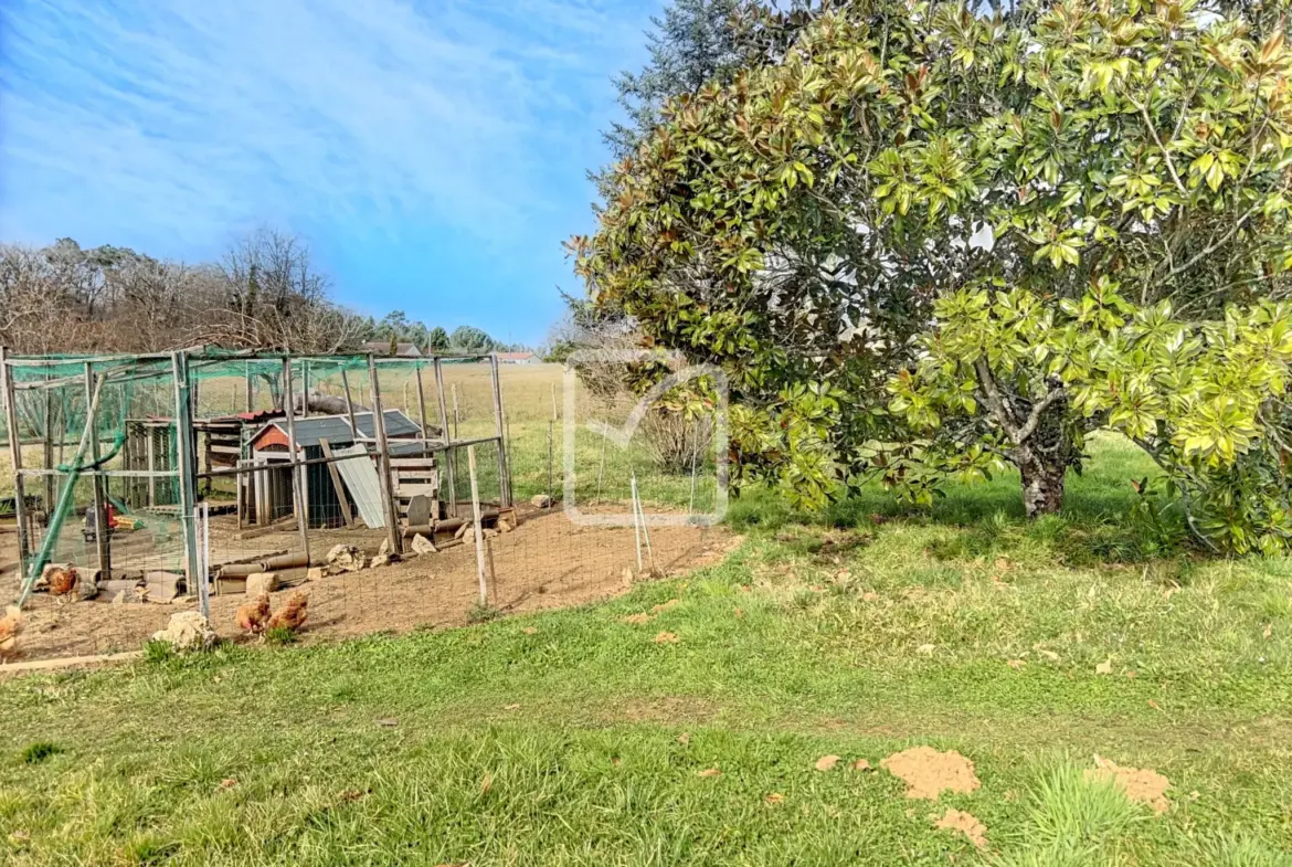 Maison de 140 m² avec grand garage à Saint Martial de Nabirat 