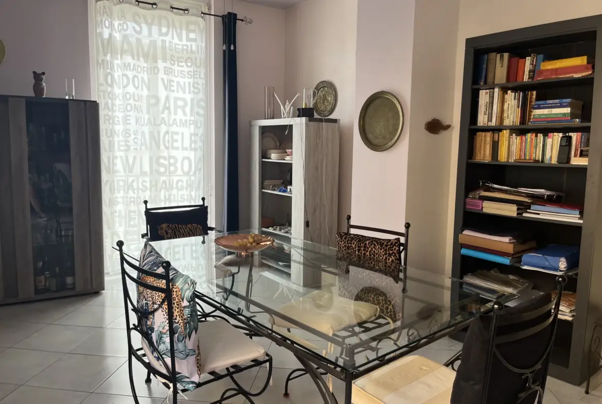 Bel appartement lumineux avec terrasse, cave et garage à Le Boulou 