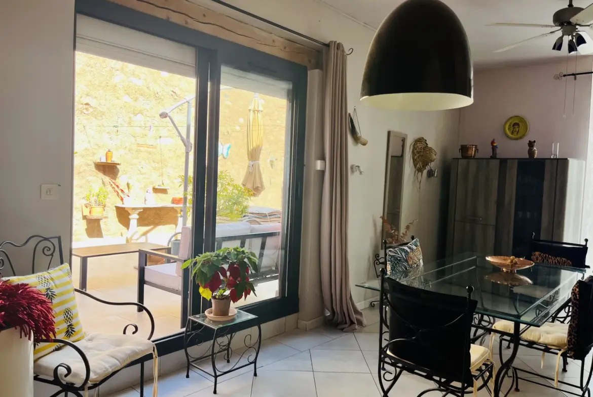 Bel appartement lumineux avec terrasse, cave et garage à Le Boulou 