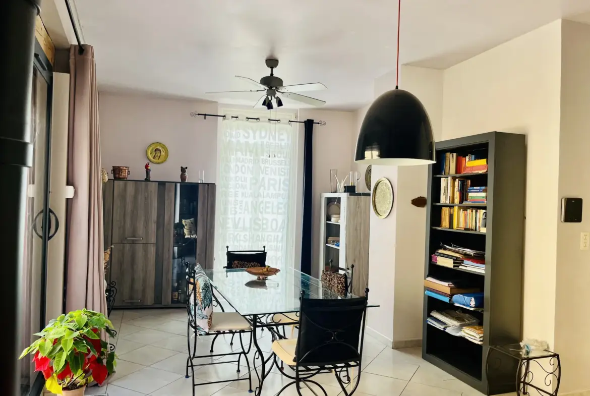 Bel appartement lumineux avec terrasse, cave et garage à Le Boulou 
