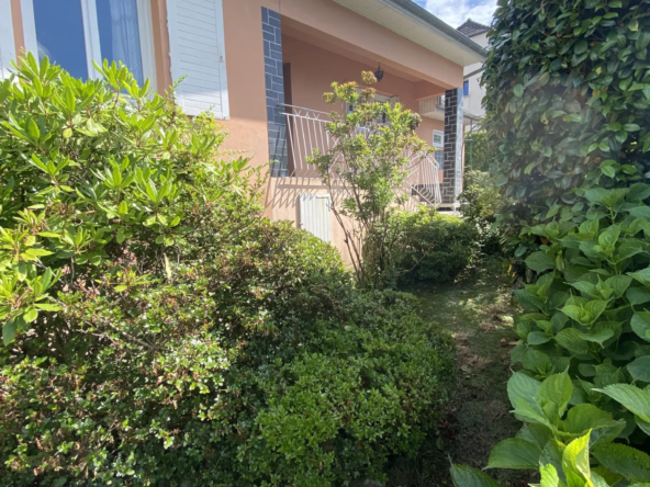 Maison T5 à vendre à Monein-Centre avec jardin et vue Pyrénées 