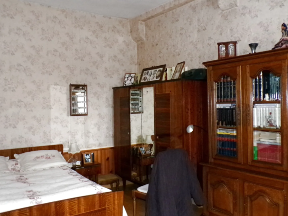 Maison avec deux appartements indépendants à Ainay-le-Château 