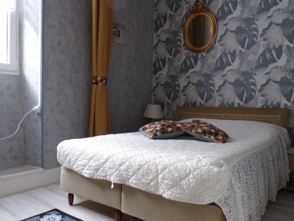 Maison avec deux appartements indépendants à Ainay-le-Château 